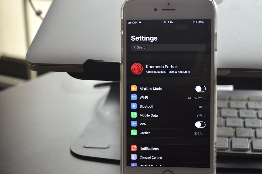 How to Enable the Secret Dark Mode on iPhone in iOS 11