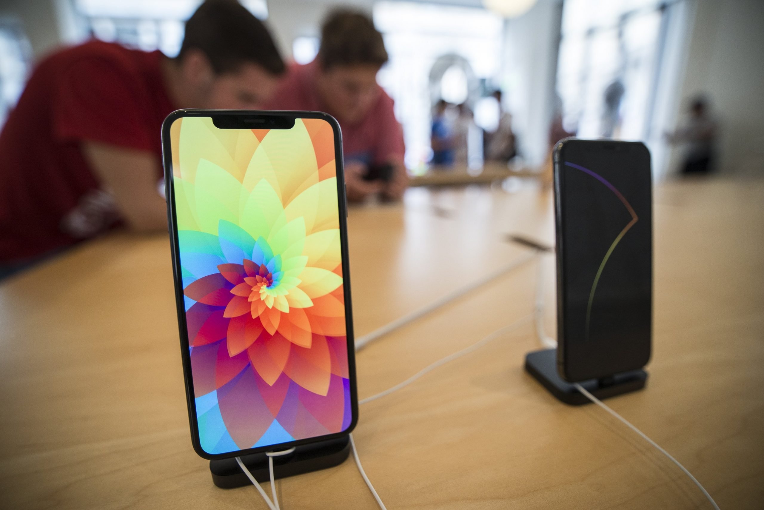 How Long Does It Take to Fully Charge iPhone XS?