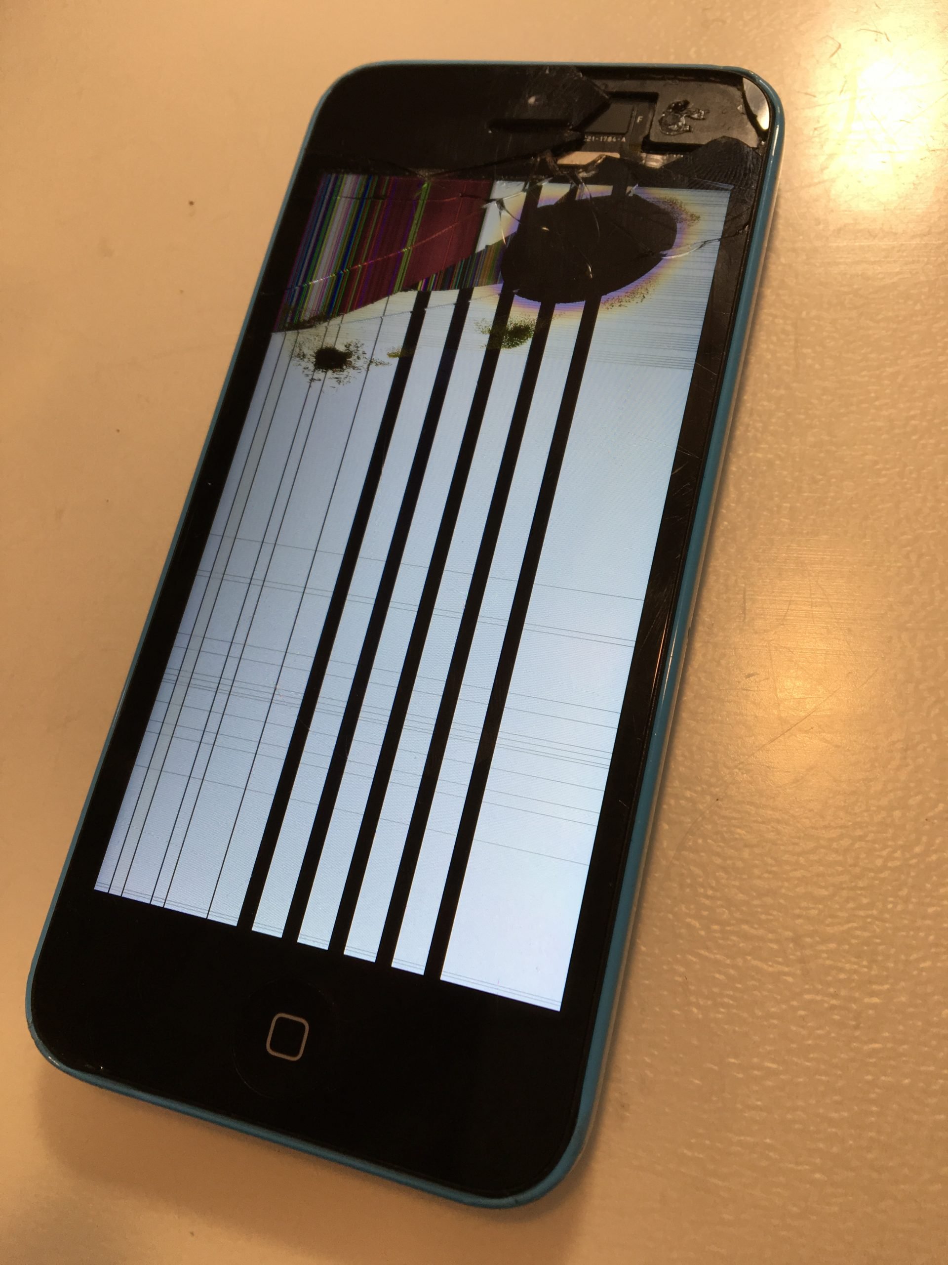 Fixing my broken iPhone screen in Dubai