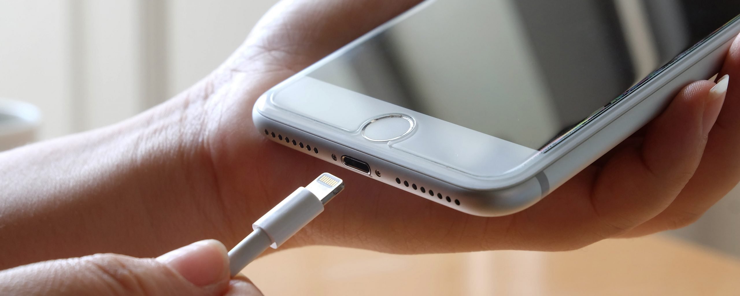 How to Tell If Your iPhone Is Charging When Its On or Off