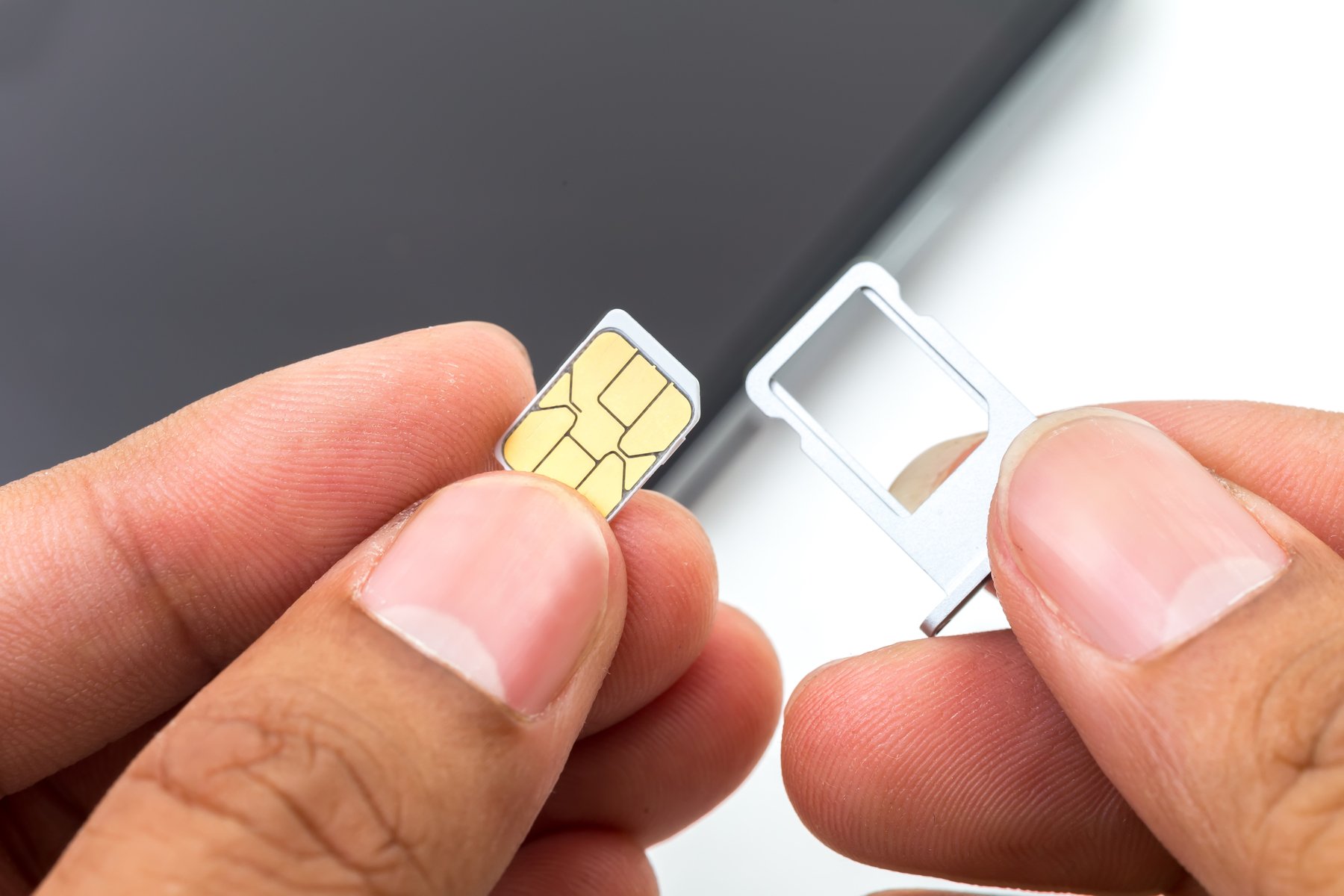 SIM cards and mobile phones in the UAE