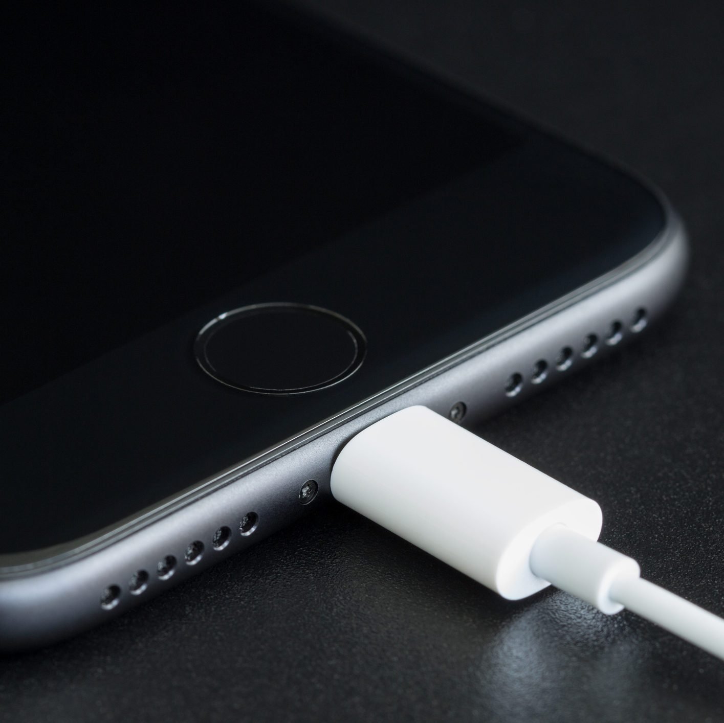 How to Clean Your iPhoneâs Charging Port