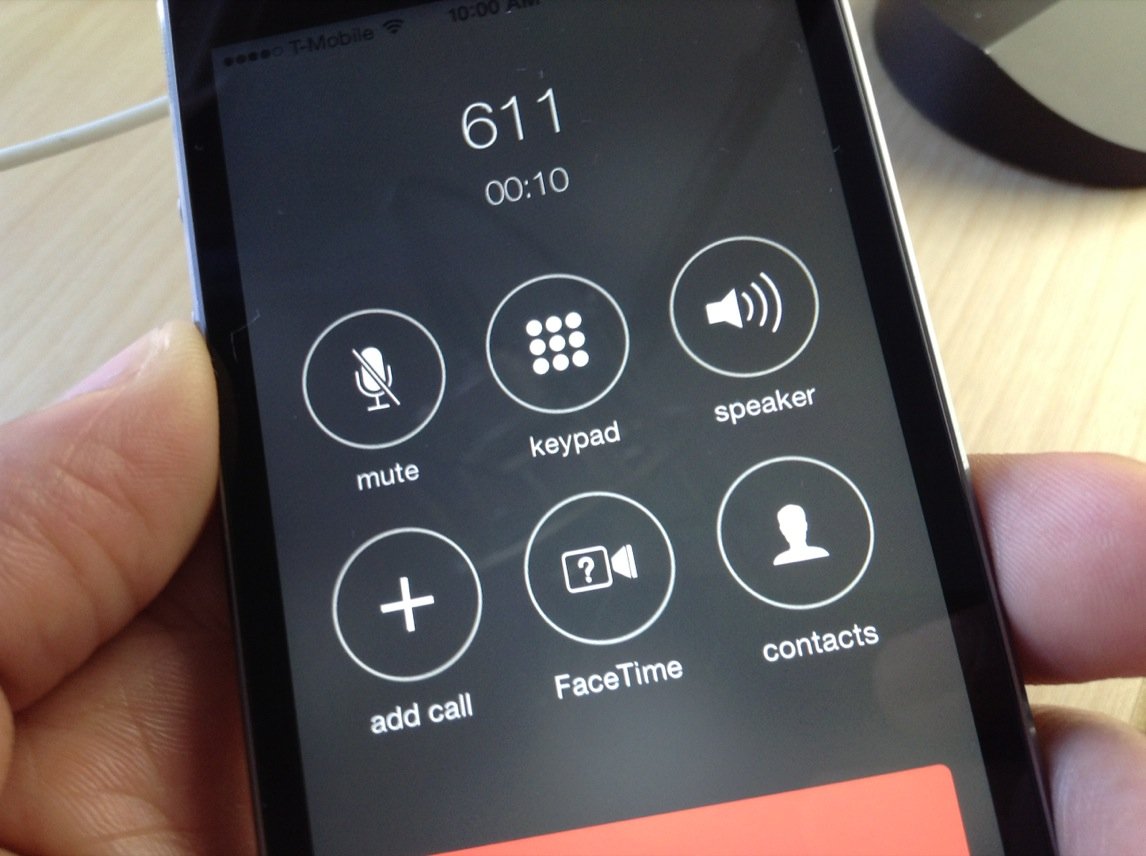 How to use the Lock screen passcode screen to dial phone numbers